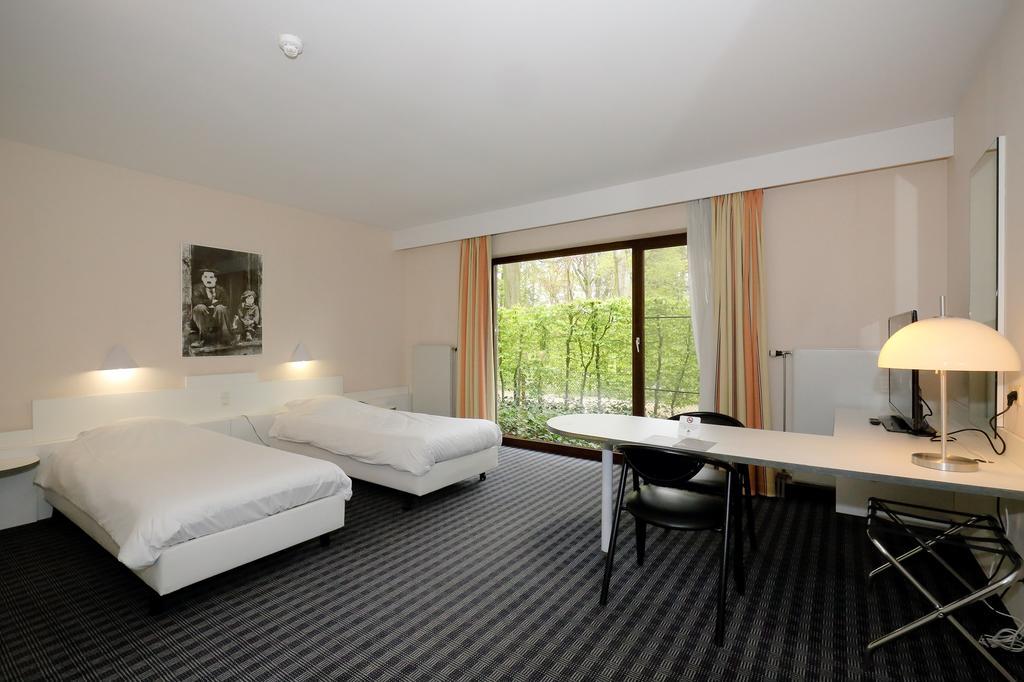 Priorij Corsendonk Hotel Oud-Turnhout Exterior photo