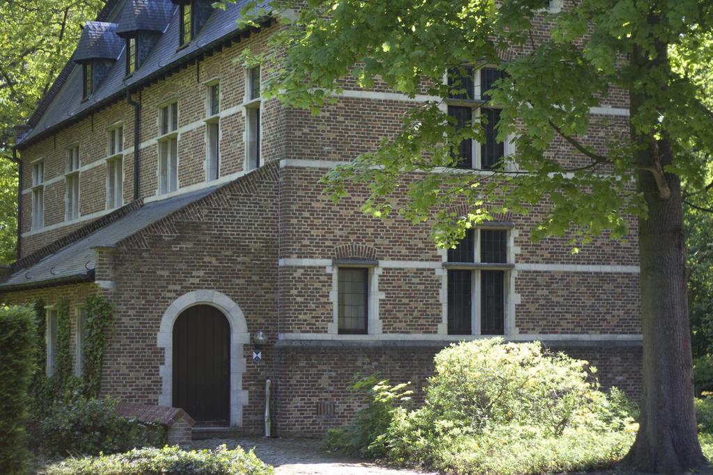 Priorij Corsendonk Hotel Oud-Turnhout Exterior photo