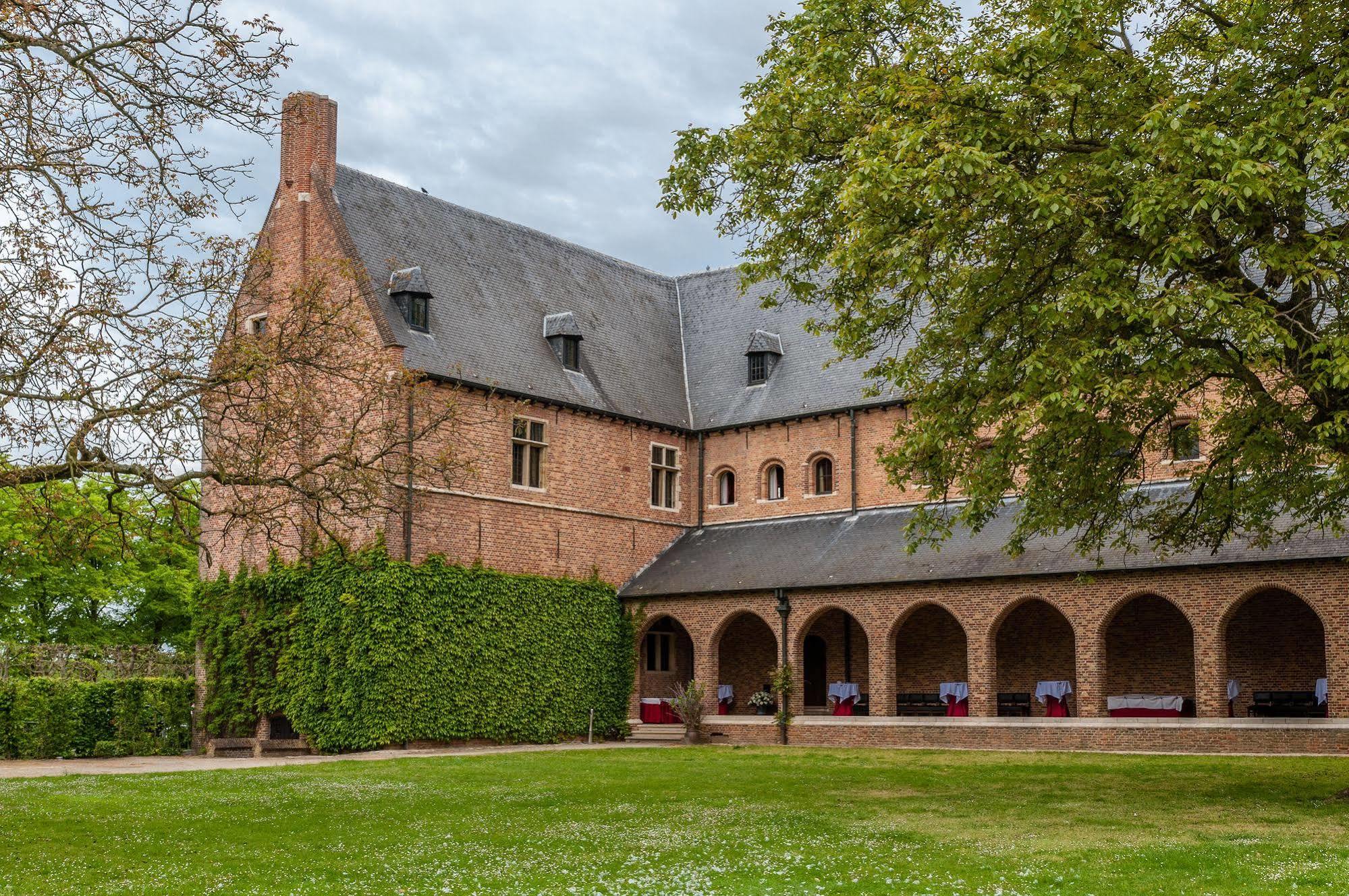 Priorij Corsendonk Hotel Oud-Turnhout Exterior photo