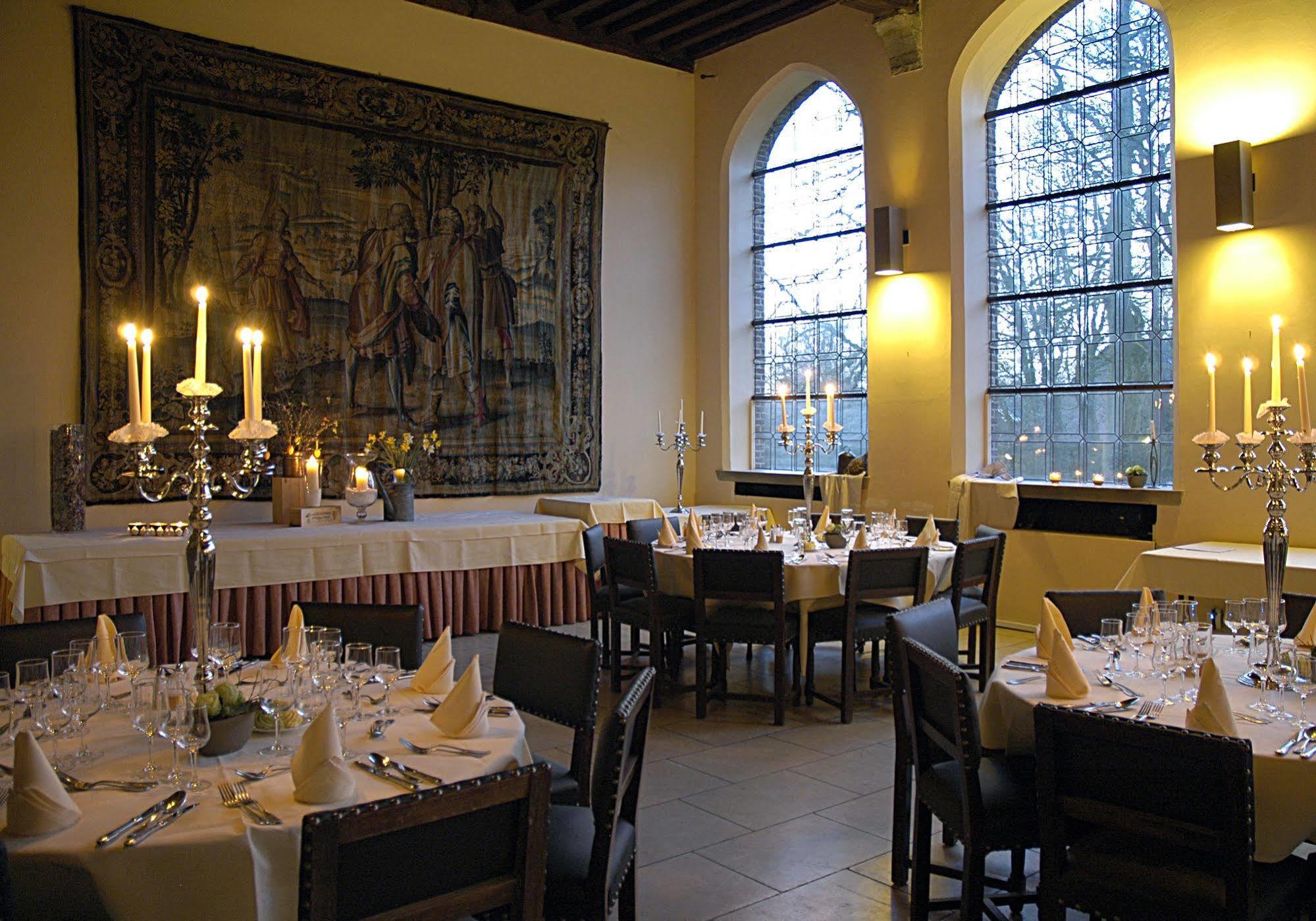 Priorij Corsendonk Hotel Oud-Turnhout Exterior photo