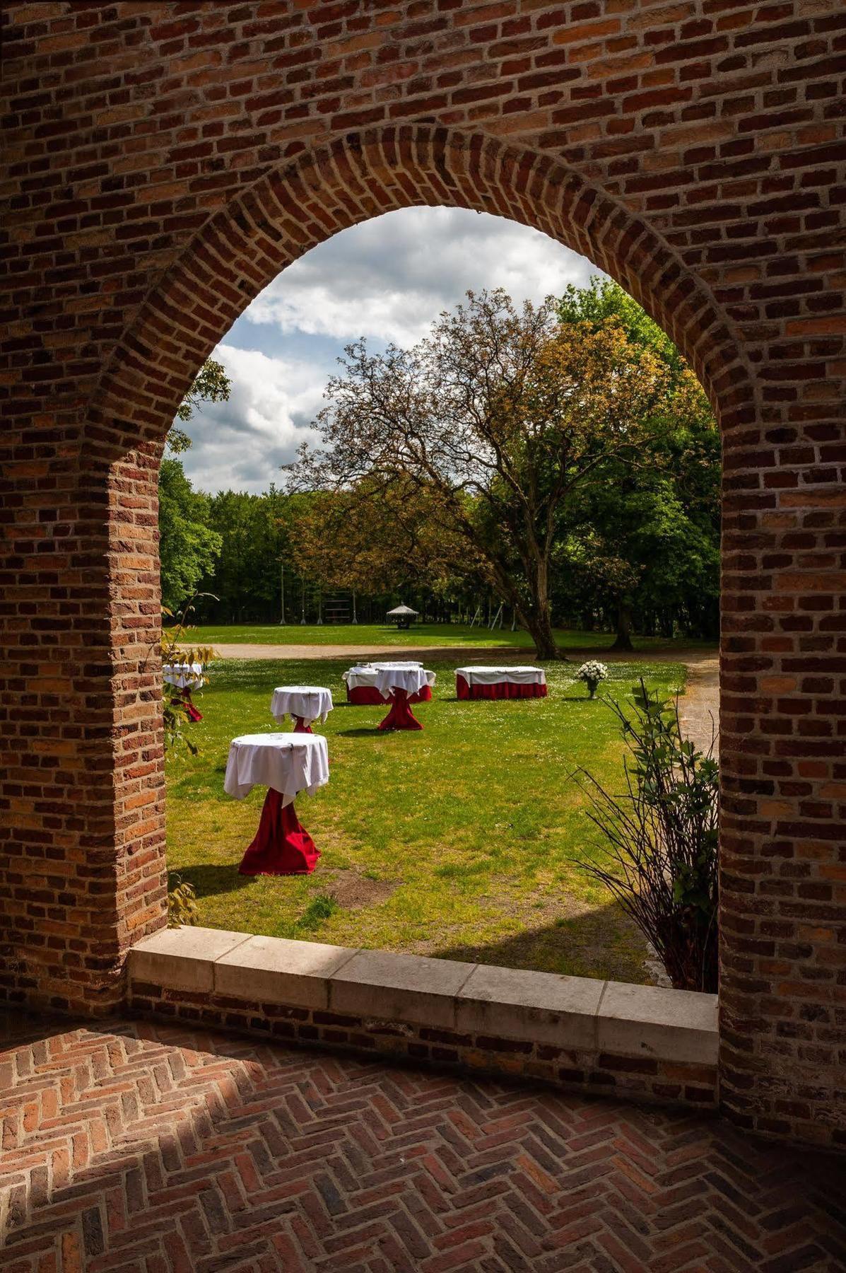 Priorij Corsendonk Hotel Oud-Turnhout Exterior photo